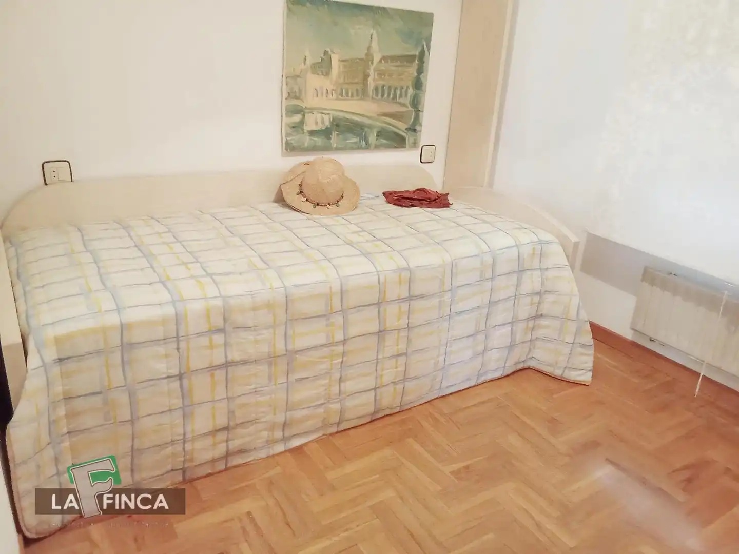 Bedroom of Flat for sale in Oviedo   with Heating, Parquet flooring and Furnished