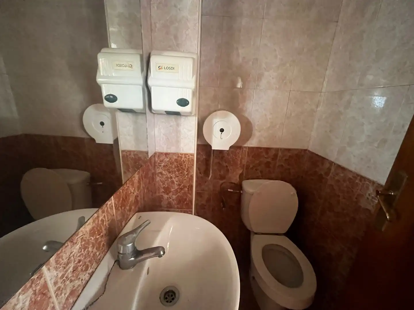 Baño de Local en venta en Alicante / Alacant con Aire acondicionado, Calefacción y Amueblado