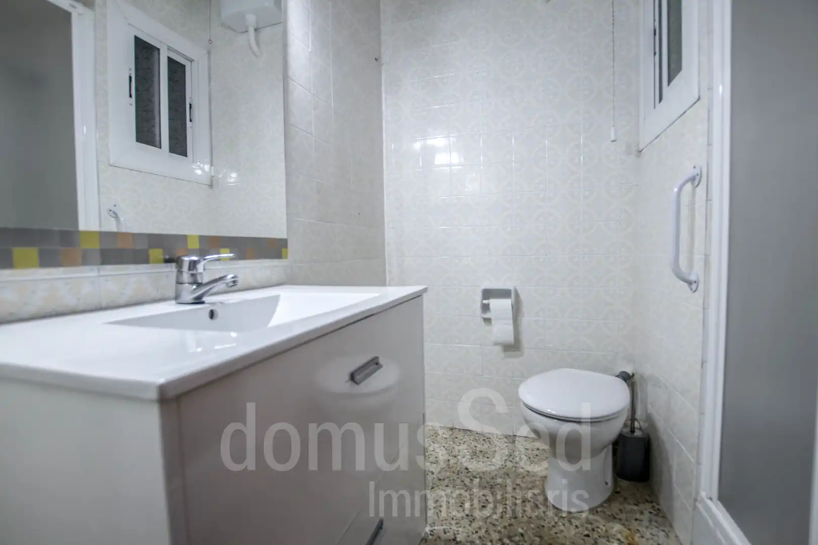Baño de Piso en venta en Premià de Mar con Terraza, Horno y Alarma