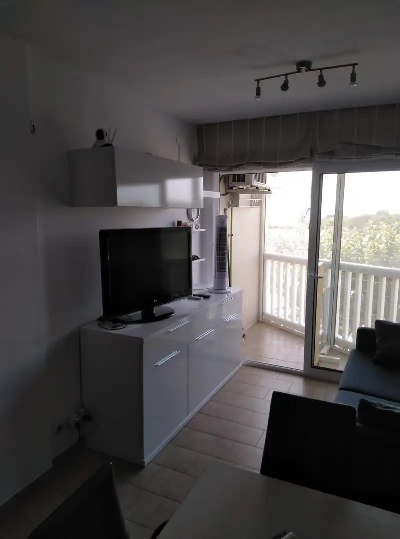 Sala d'estar de Estudi en venda en Empuriabrava amb Aire condicionat i Moblat