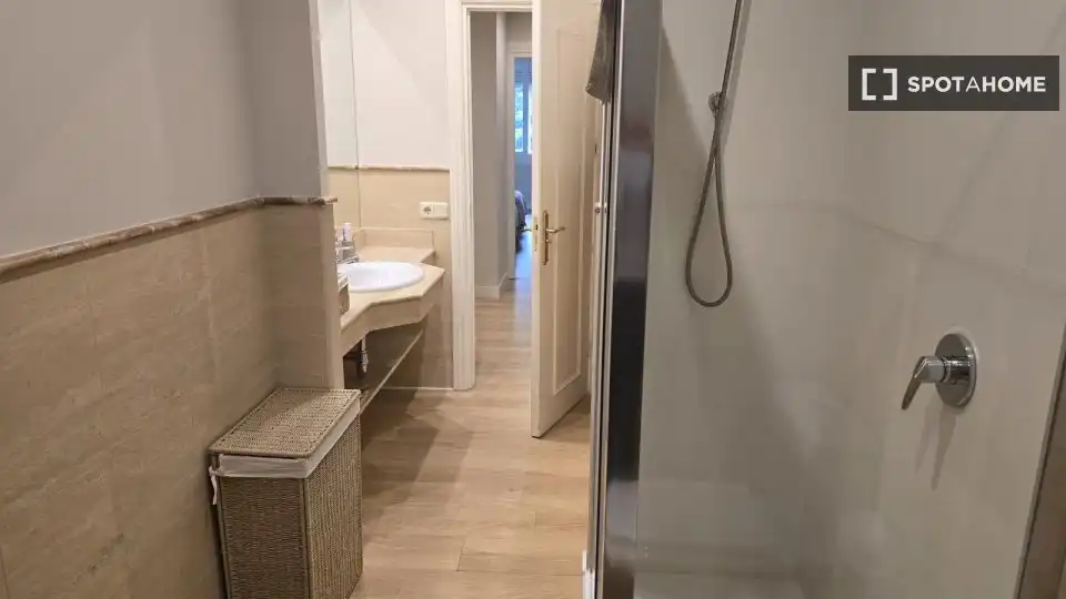 Bathroom of Flat for rent in Chamartín