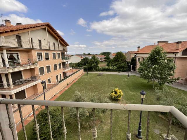 Piso en Venta en Plaza del Fundador en Santurde de Rioja