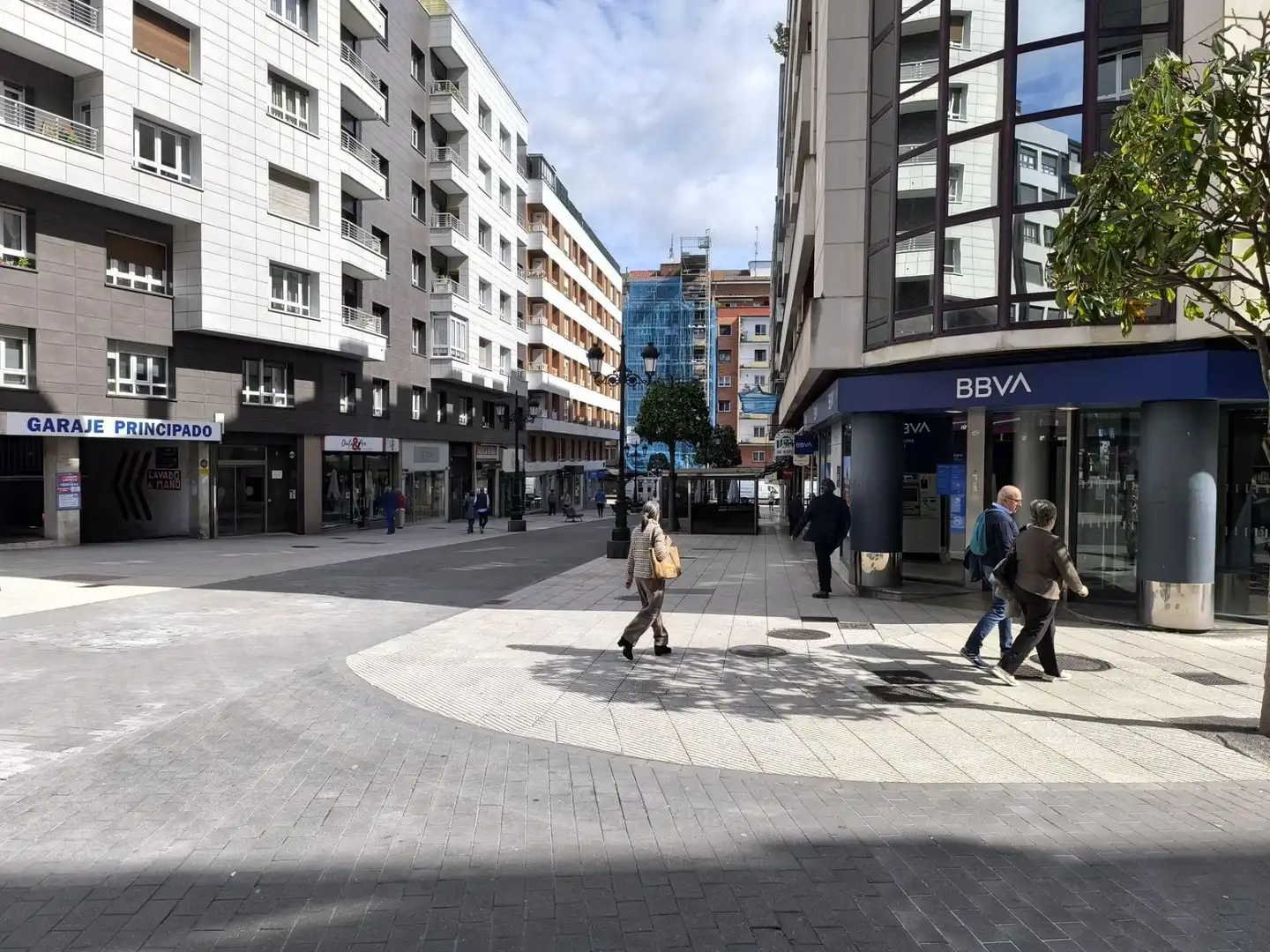 Außenansicht von Wohnungen zur Miete in Oviedo  mit Möbliert