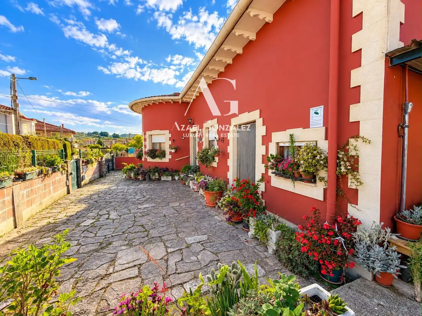 Vista exterior de Casa o chalet en venta en Torrelavega  con Calefacción y Amueblado