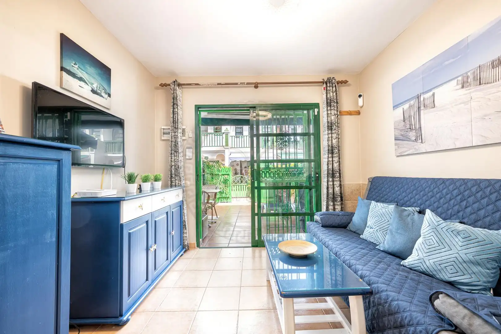 Sala d'estar de Casa adosada en venda en San Bartolomé de Tirajana amb Aire condicionat, Jardí privat i Terrassa