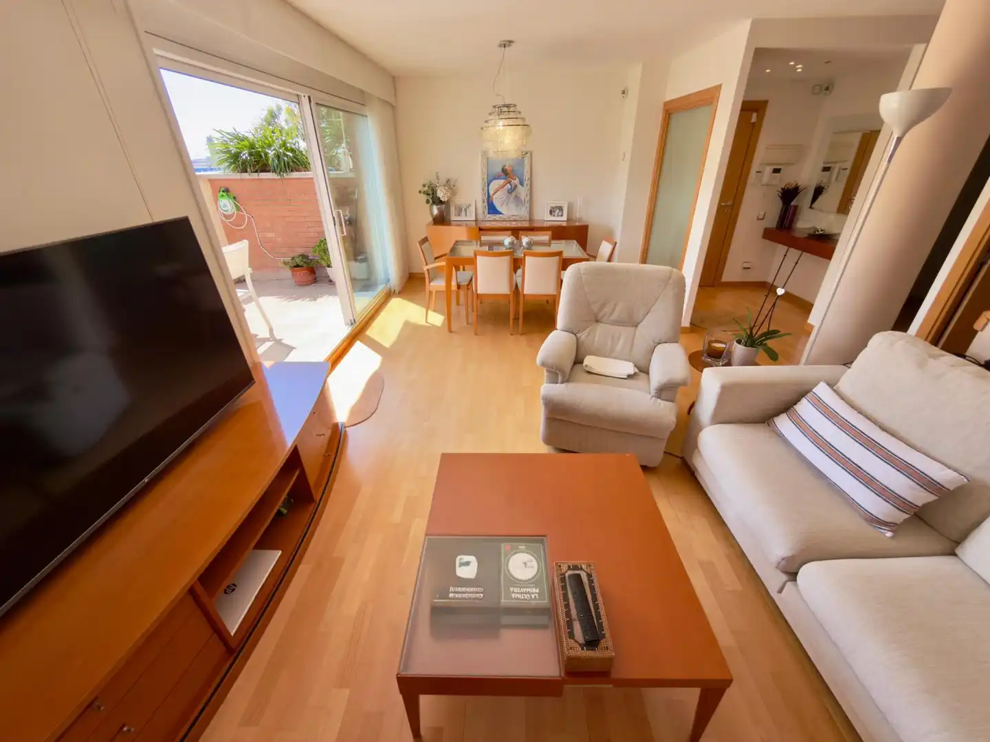 Sala de estar de Ático en venta en Cornellà de Llobregat con Aire acondicionado, Calefacción y Parquet