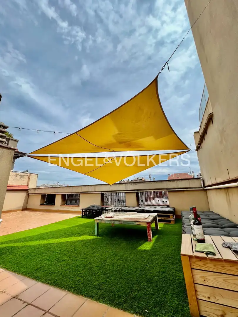 Terrasse von Dachboden zum Verkauf in Barcelona mit Klimaanlage, Heizung und Parkett
