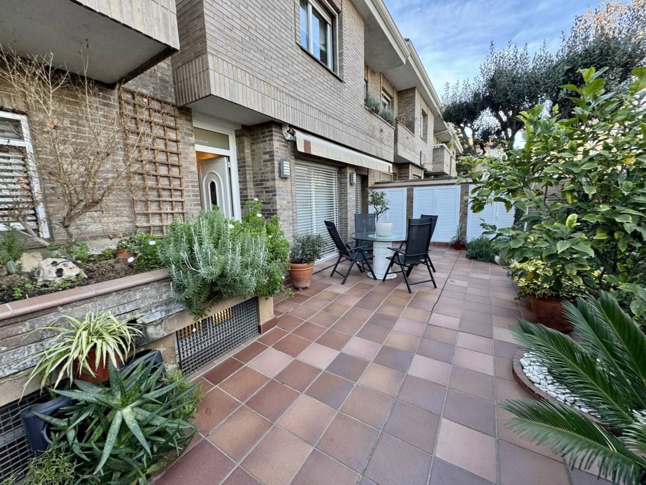 Vista exterior de Casa o chalet en venta en Cerdanyola del Vallès con Aire acondicionado, Calefacción y Jardín privado