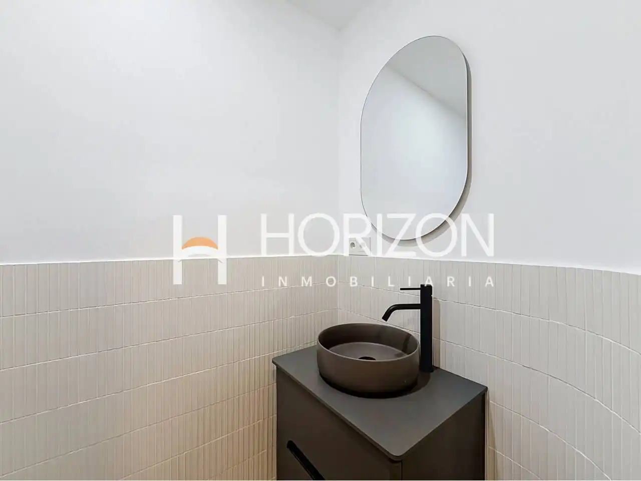Badezimmer von Wohnung zum Verkauf in Barcelona mit Klimaanlage, Heizung und Parkett