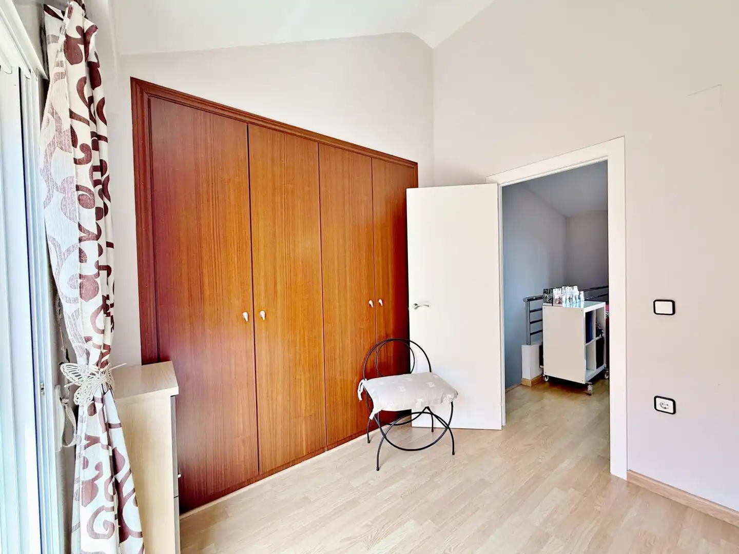 Habitación de Casa adosada en venta en Paterna con Aire acondicionado, Jardín privado y Trastero