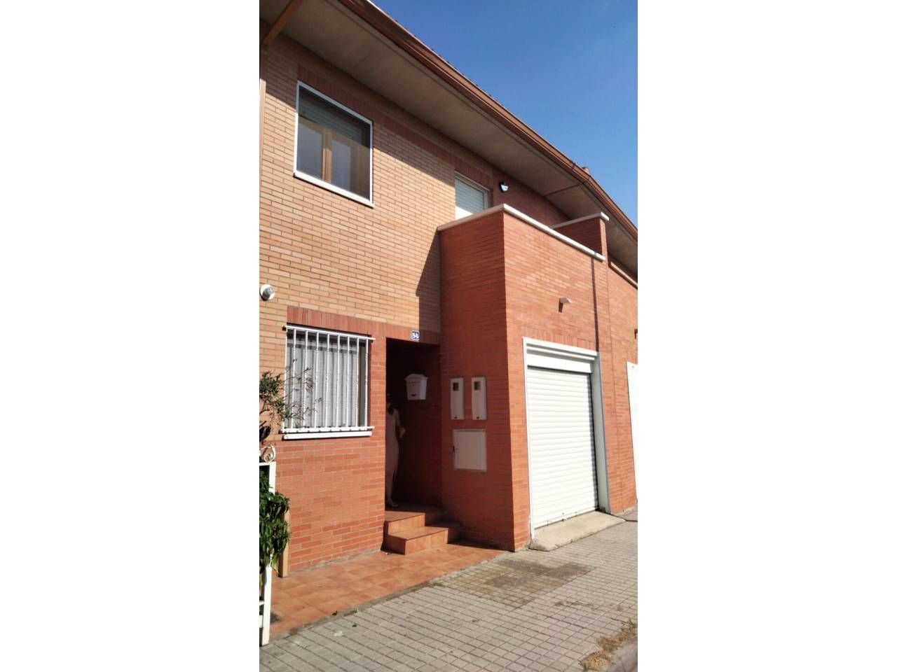 Vista exterior de Casa adosada en venda en Monzón amb Calefacció, Jardí privat i Terrassa