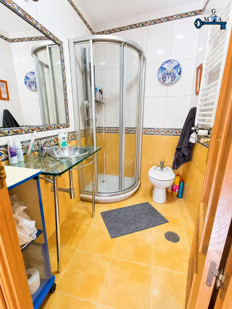 Badezimmer von Wohnung zum Verkauf in Fuenlabrada mit Klimaanlage, Heizung und Parkett
