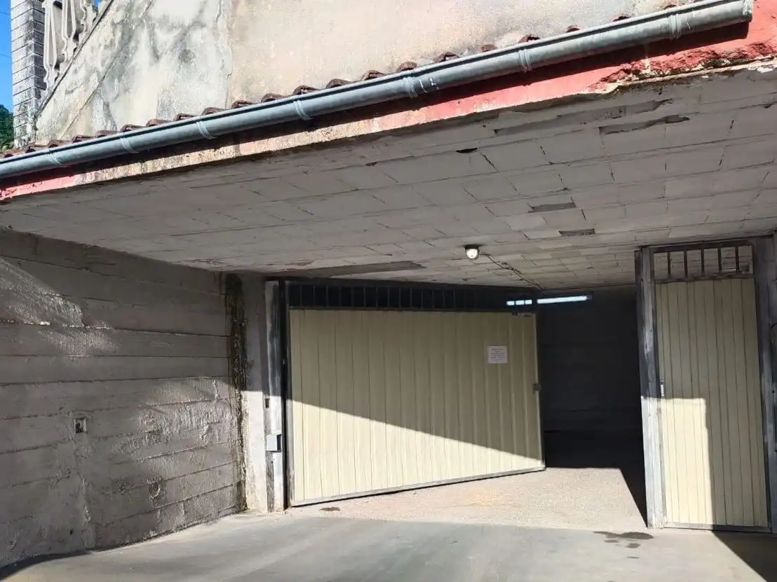 Parkplatz von Garage zum Verkauf in Langreo