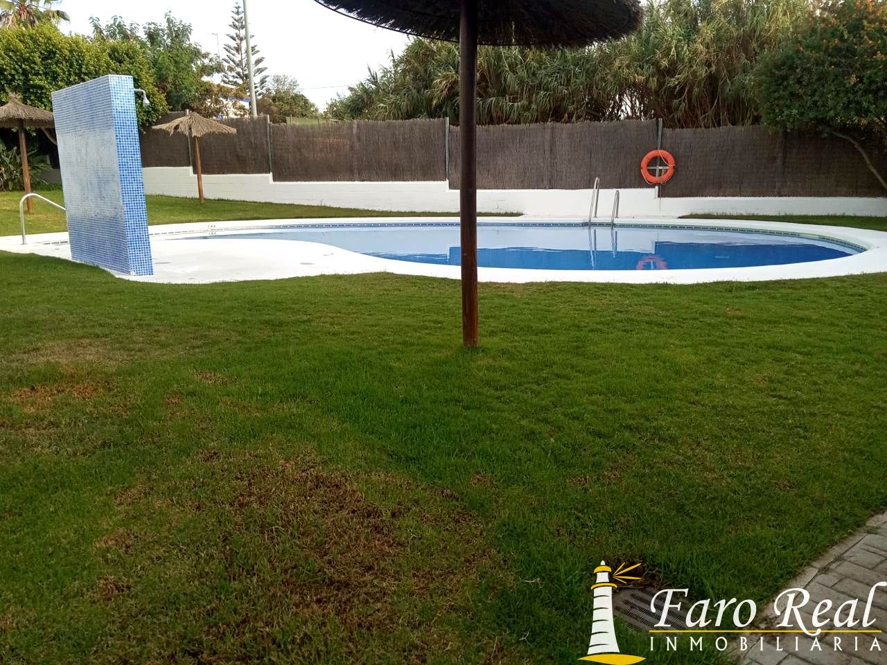 Piscina de Casa o xalet en venda en Sanlúcar de Barrameda amb Piscina comunitària