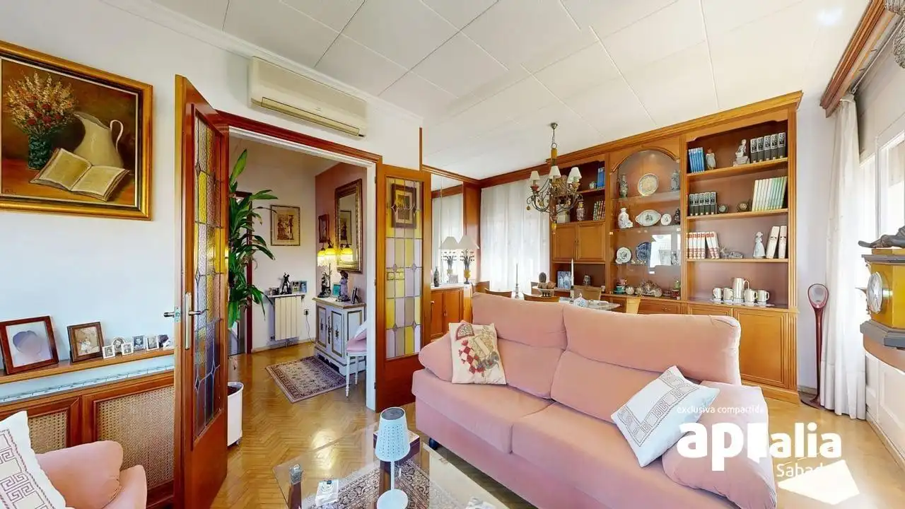 Sala d'estar de Casa o xalet en venda en Barberà del Vallès amb Aire condicionat, Calefacció i Jardí privat
