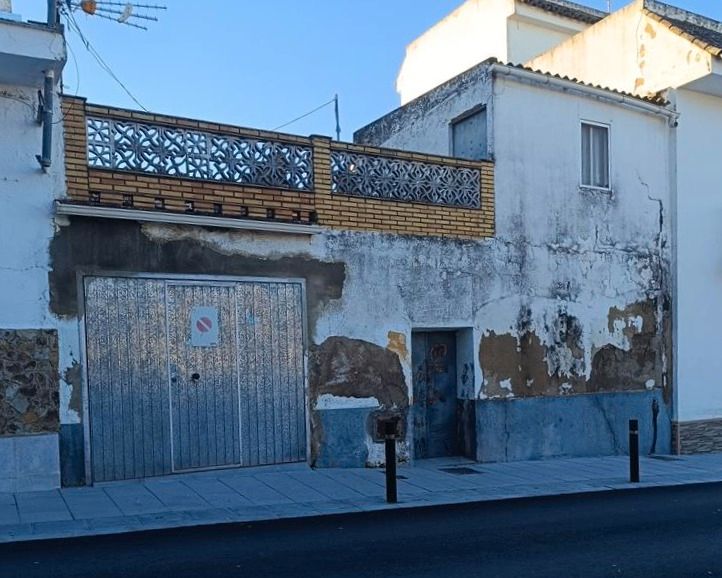 Vista exterior de Casa adosada en venda en Villanueva del Río y Minas amb Terrassa i Traster