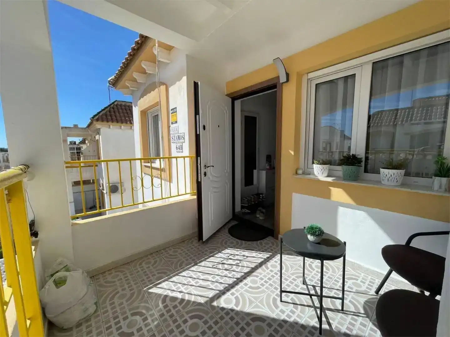 Terrassa de Dúplex en venda en Torrevieja amb Traster, Piscina i Moblat