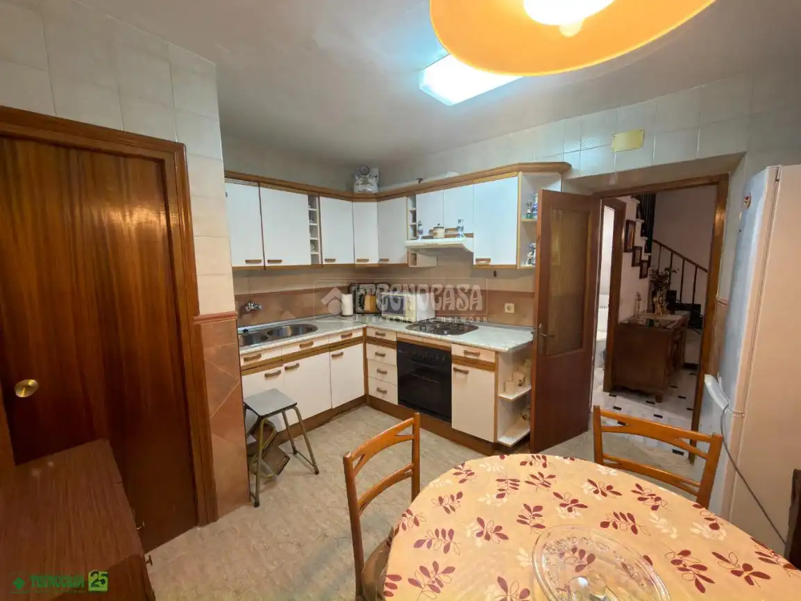 Cocina de Casa adosada en venta en Huerta de Valdecarábanos con Calefacción y Terraza