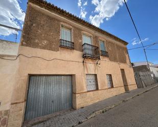 Vista exterior de Casa adosada en venda en Villena amb Terrassa