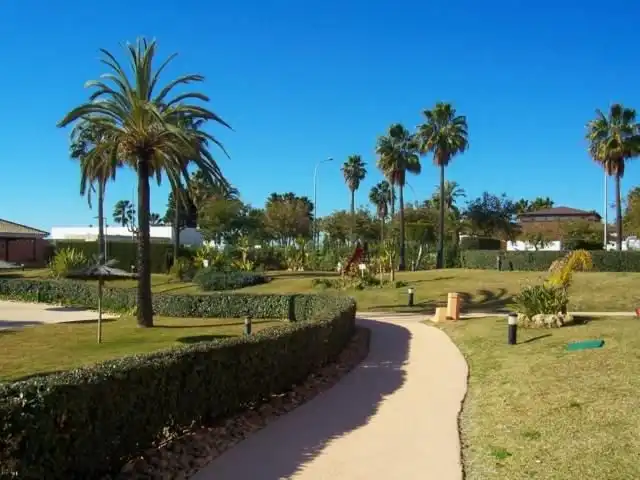 Außenansicht von Wohnungen zum Verkauf in Islantilla mit Klimaanlage, Heizung und Terrasse