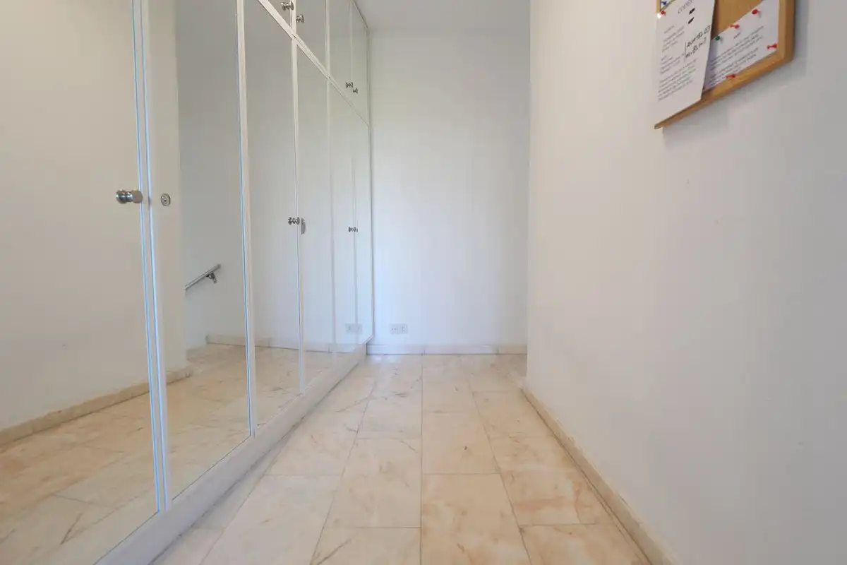 Schlafzimmer von Wohnungen zum Verkauf in Marbella mit Klimaanlage, Terrasse und Alarm