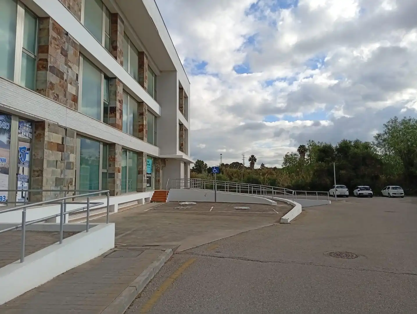 Local en venta en Los Barrios