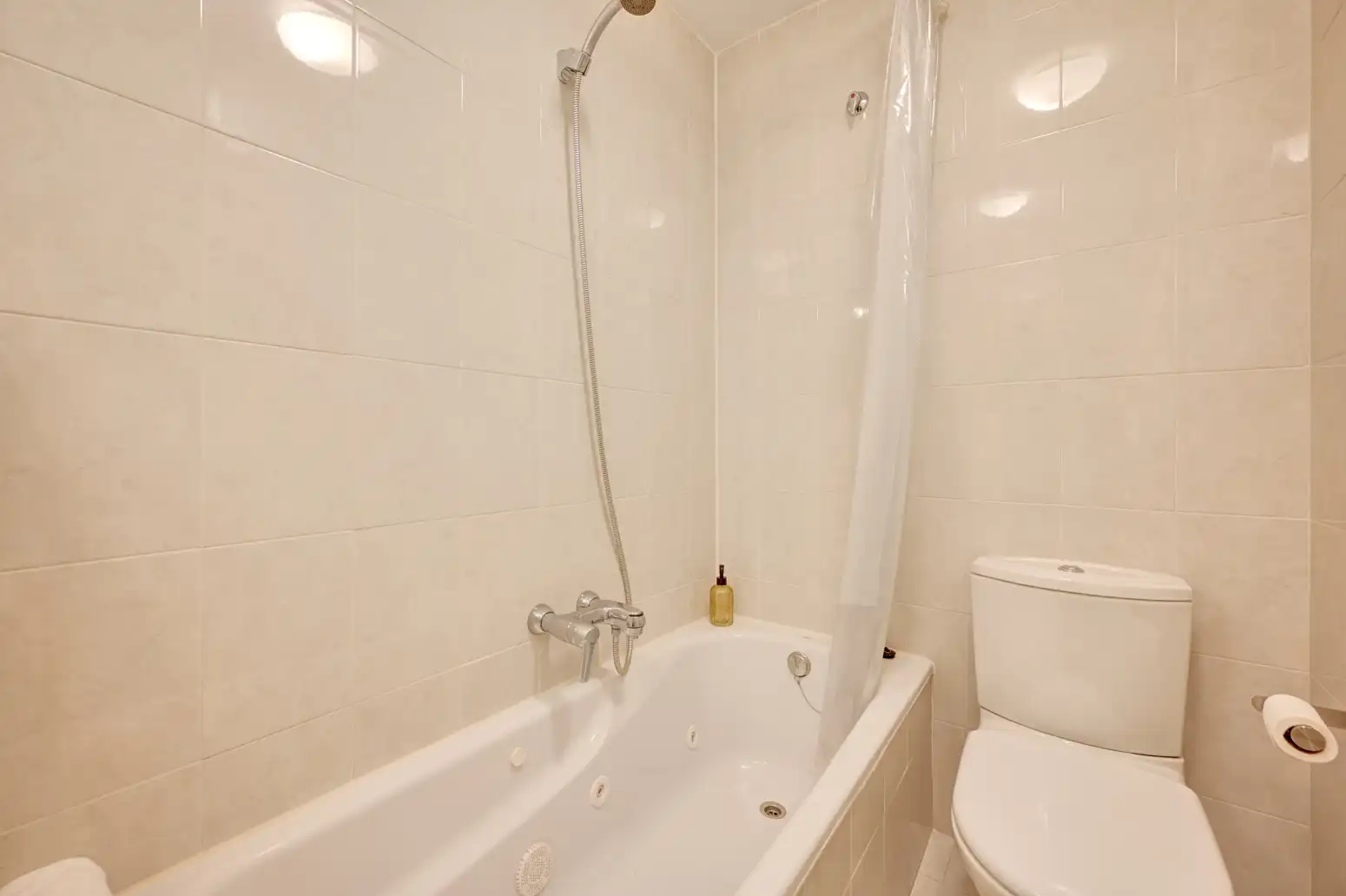 Bathroom of Flat for sale in  Pamplona / Iruña  with Heating, Parquet flooring and Storage room