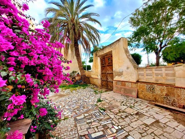 Casa-chalet en Venta en  FELIX RGUEZ FTE en Rioja