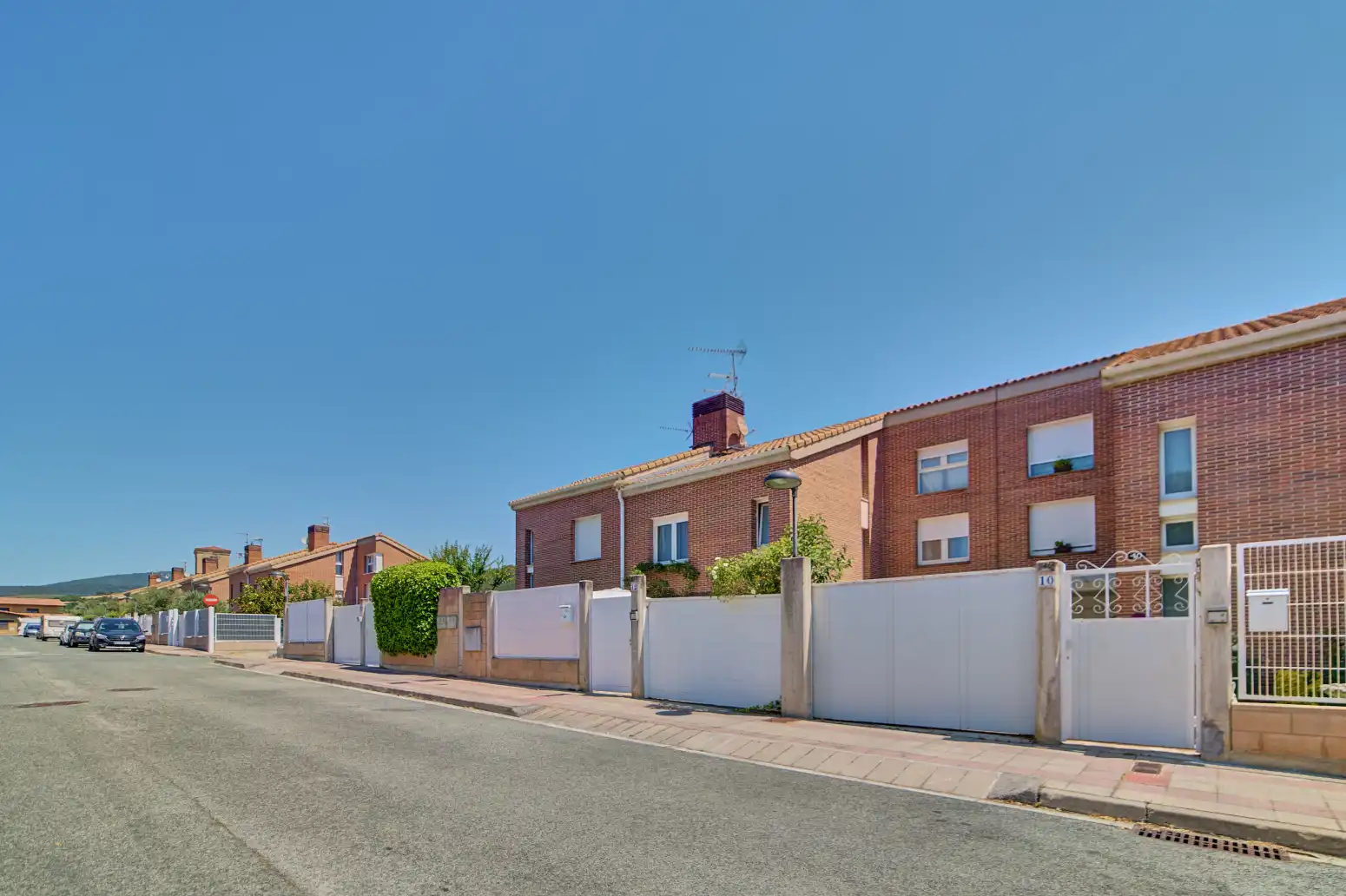 Vista exterior de Casa adosada en venta en Ezcabarte con Calefacción, Jardín privado y Parquet