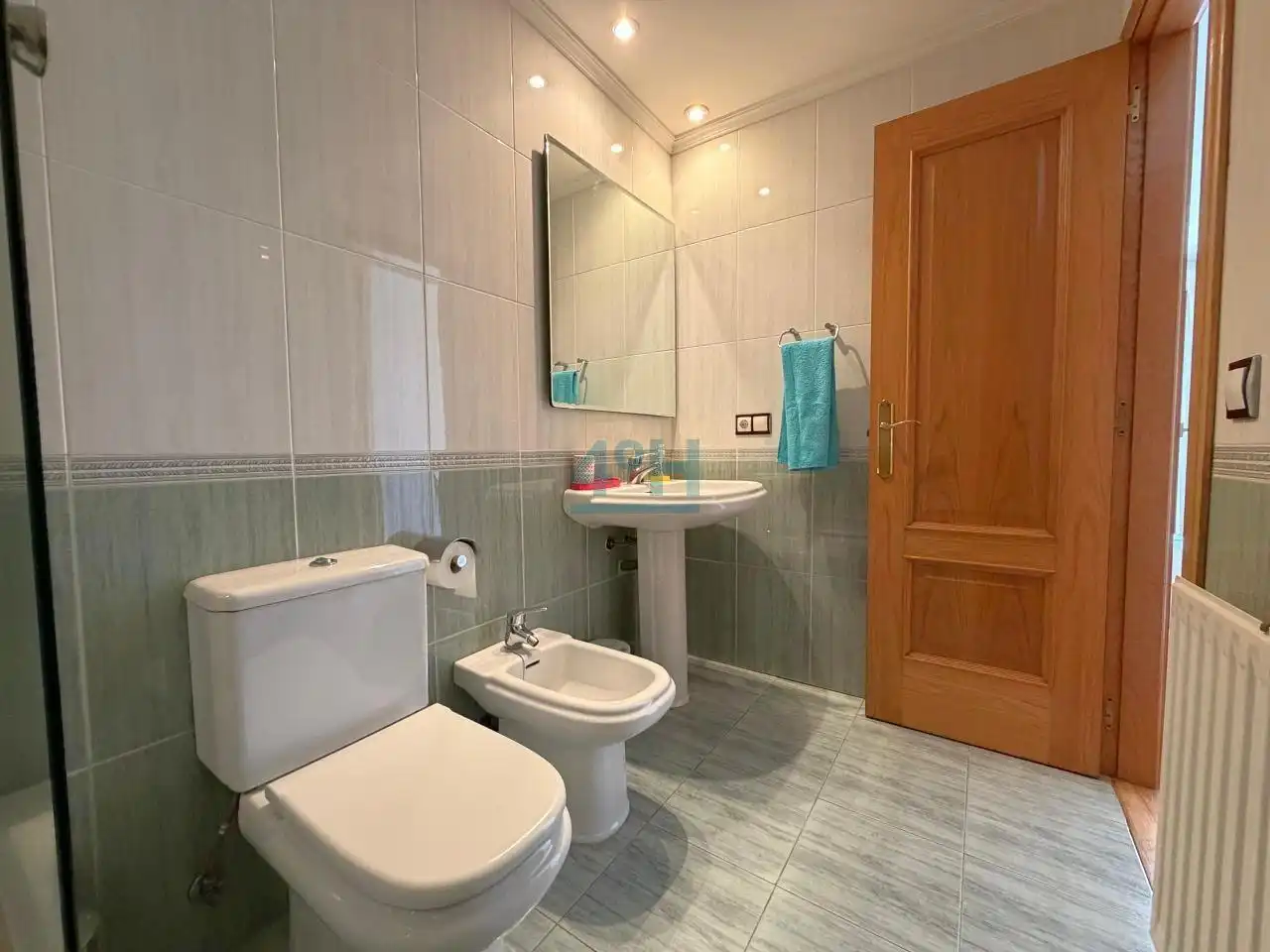 Baño de Apartamento en venta en O Grove   con Calefacción, Terraza y Amueblado