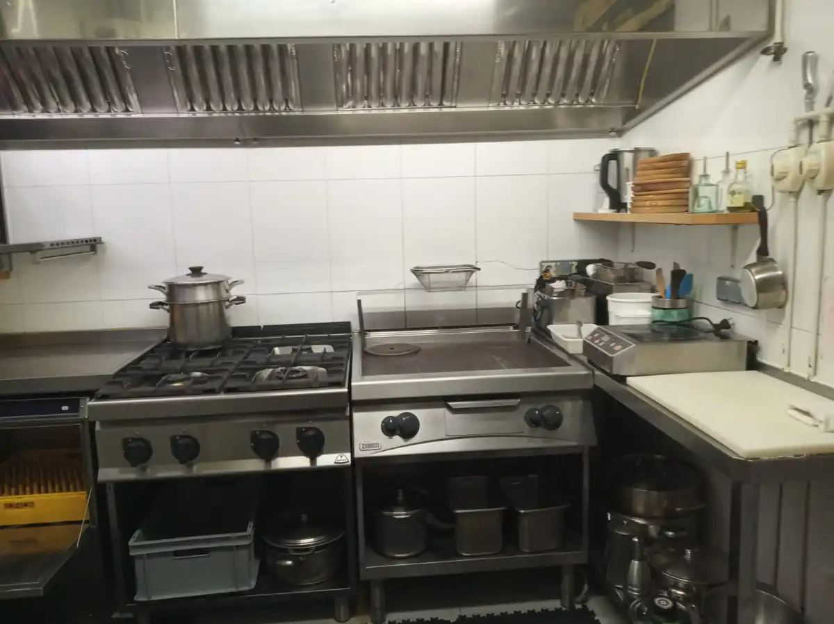 Cuina de Local en venda en Malpica de Bergantiños amb Aire condicionat i Moblat