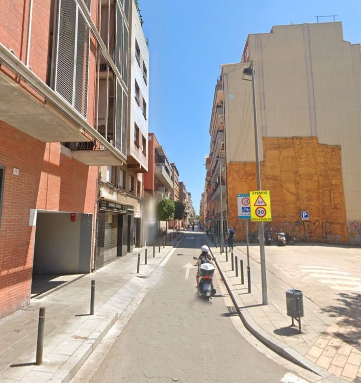 Vista exterior de Piso en venta en L'Hospitalet de Llobregat