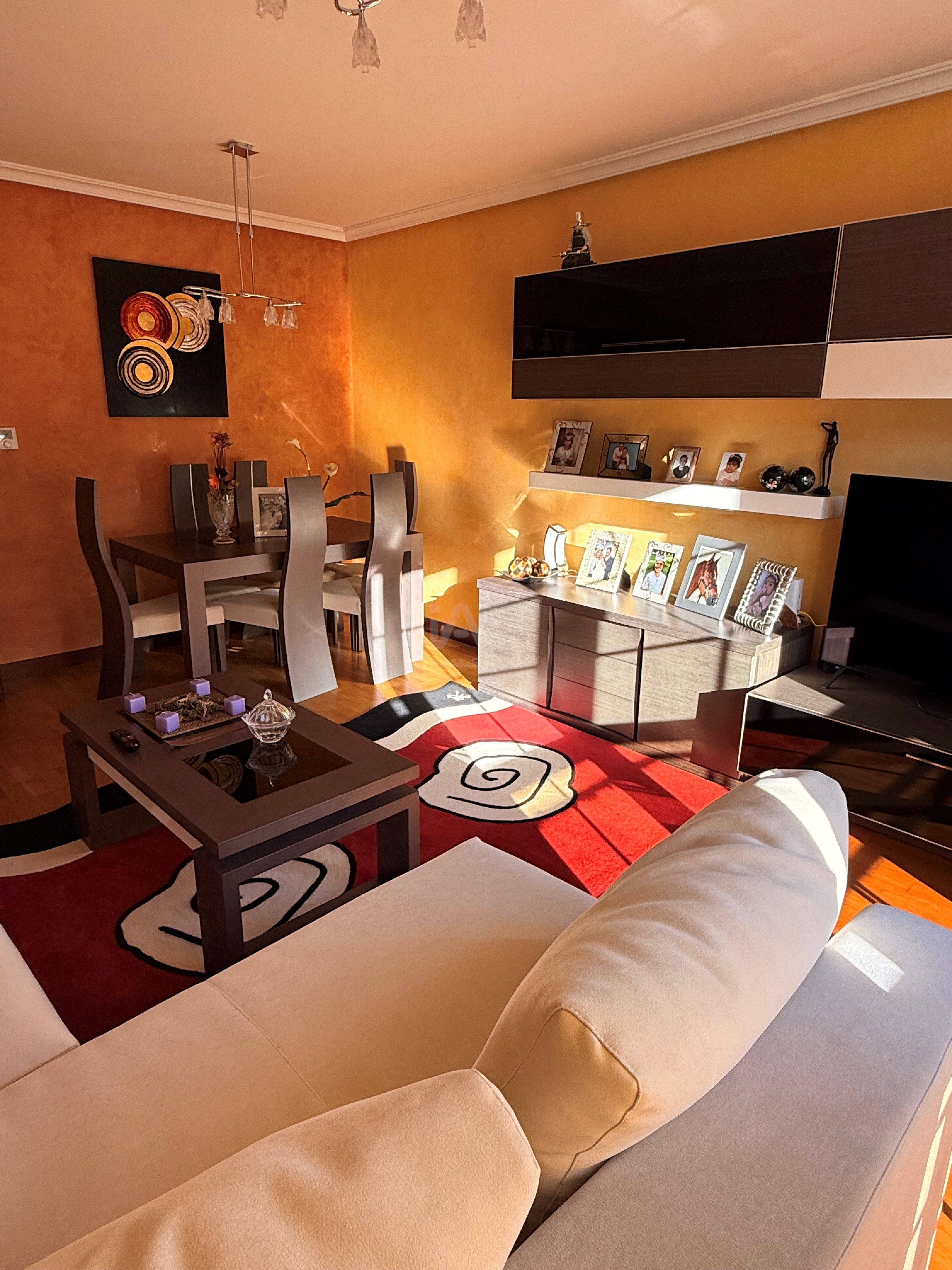 Sala d'estar de Pis en venda en León Capital  amb Calefacció i Terrassa