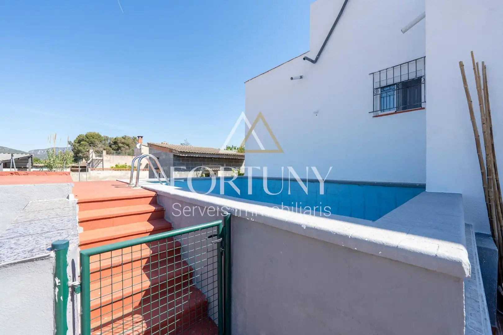 Vista exterior de Casa o xalet en venda en Alcover amb Aire condicionat, Jardí privat i Terrassa