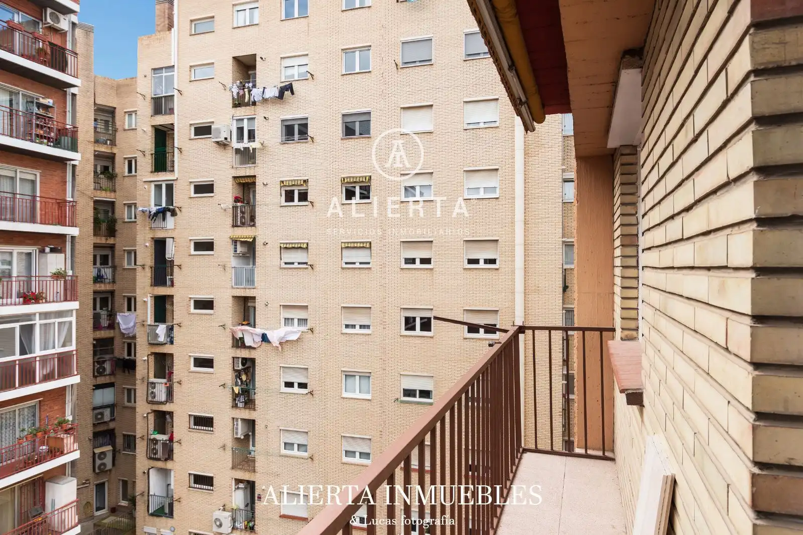 Vista exterior de Pis en venda en Zaragoza amb Calefacció