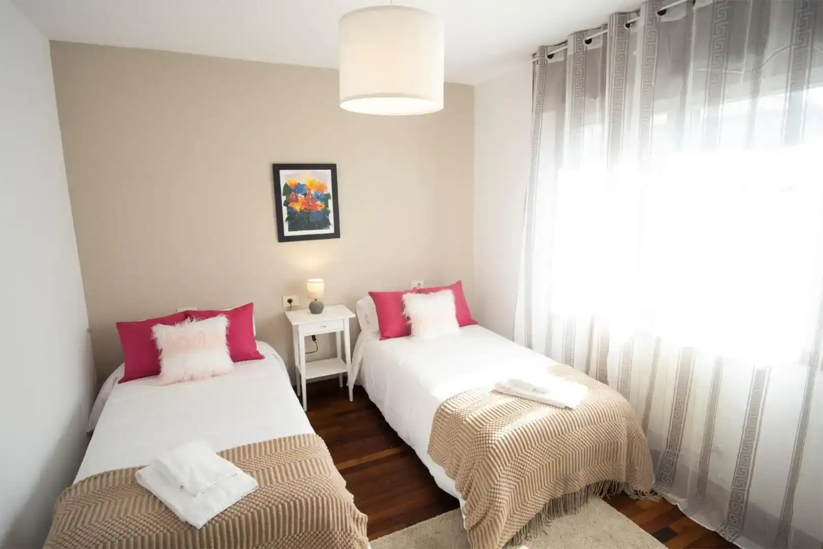 Dormitori de Casa o xalet en venda en Vigo  amb Jardí privat, Parquet i Moblat