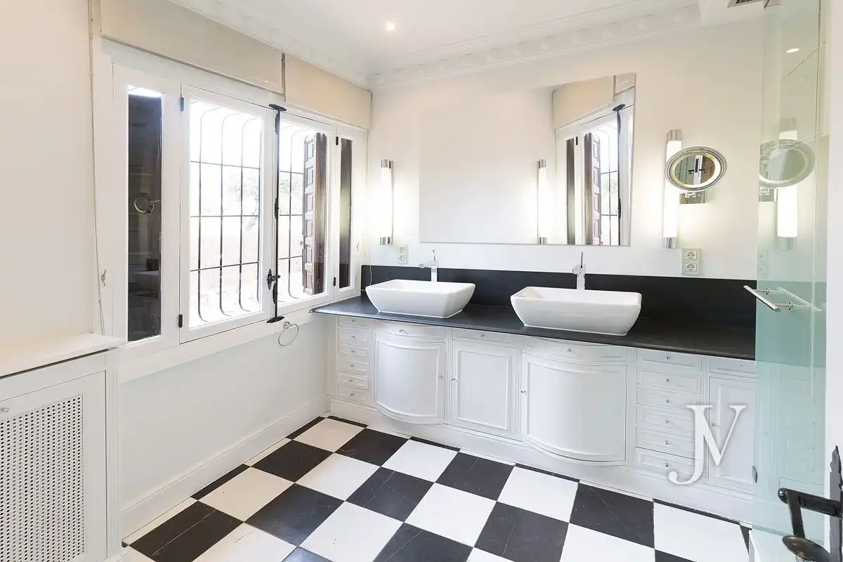 Bathroom of Houses for rent in Madrid  with Air Conditioner, Heating and Private garden