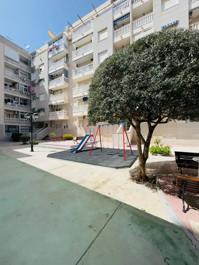 Vista exterior de Ático en venta en Torrevieja con Aire acondicionado, Calefacción y Terraza