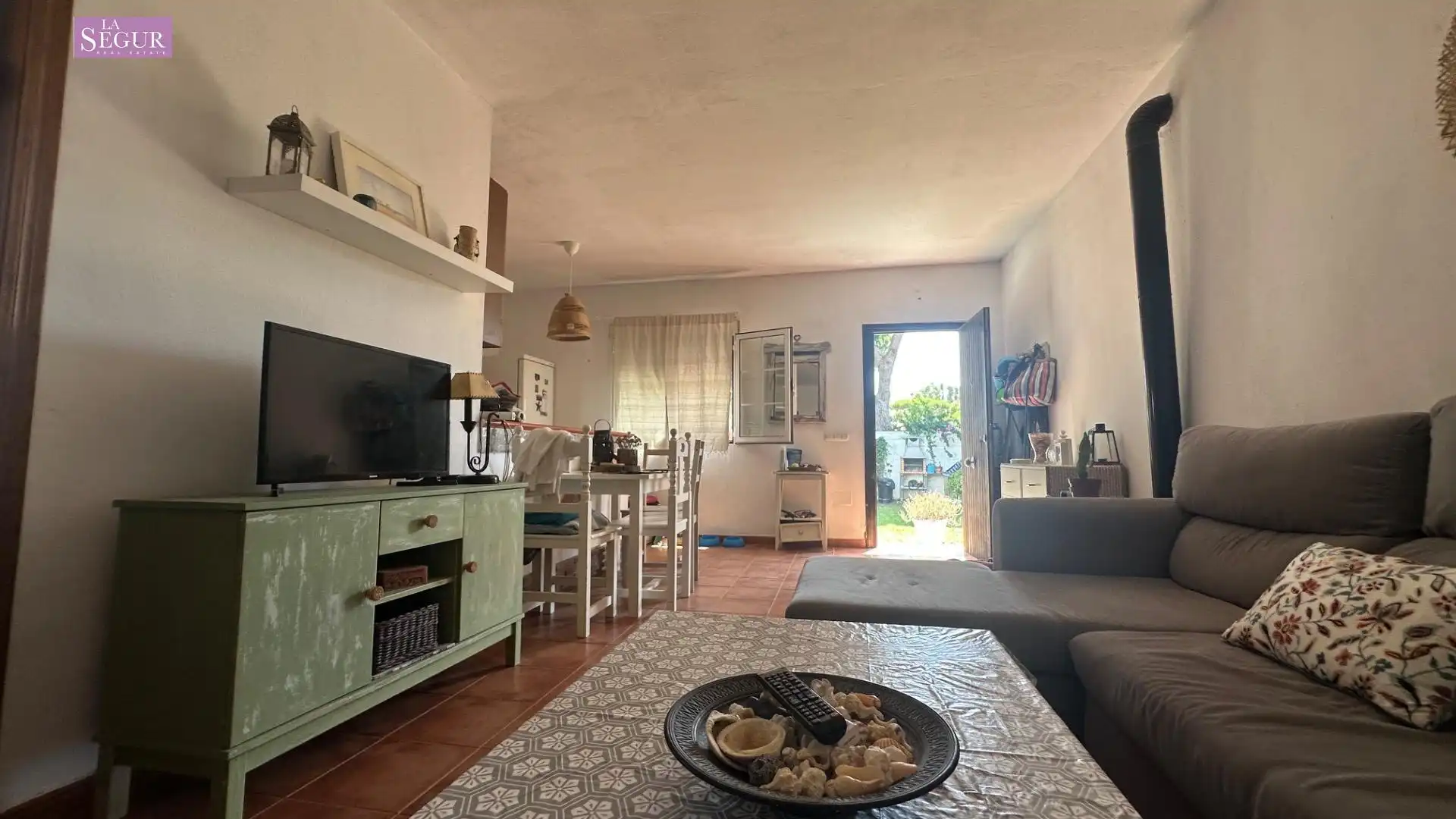 Sala d'estar de Casa o xalet en venda en Barbate amb Jardí privat, Terrassa i Moblat