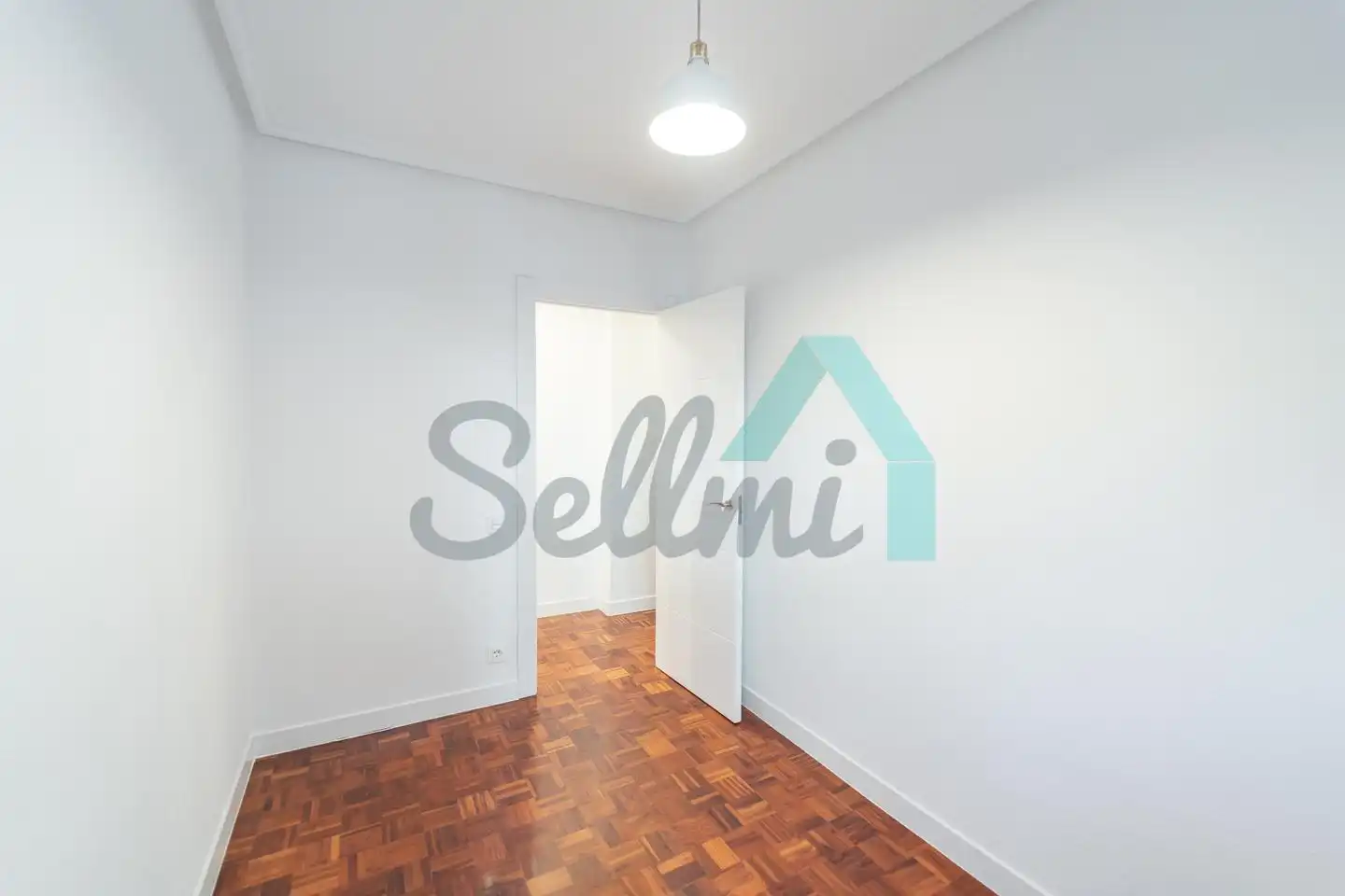 Bedroom of Flat for sale in Oviedo   with Heating, Parquet flooring and Storage room