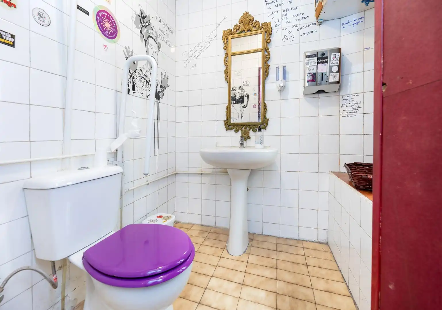Baño de Local en venta en Granada con Amueblado