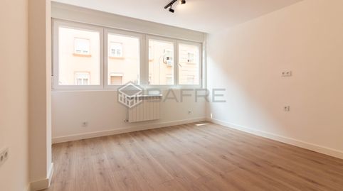 Foto 3 de Dúplex en venta en Calle Hermenegildo Bielsa, Moscardó, Madrid Capital