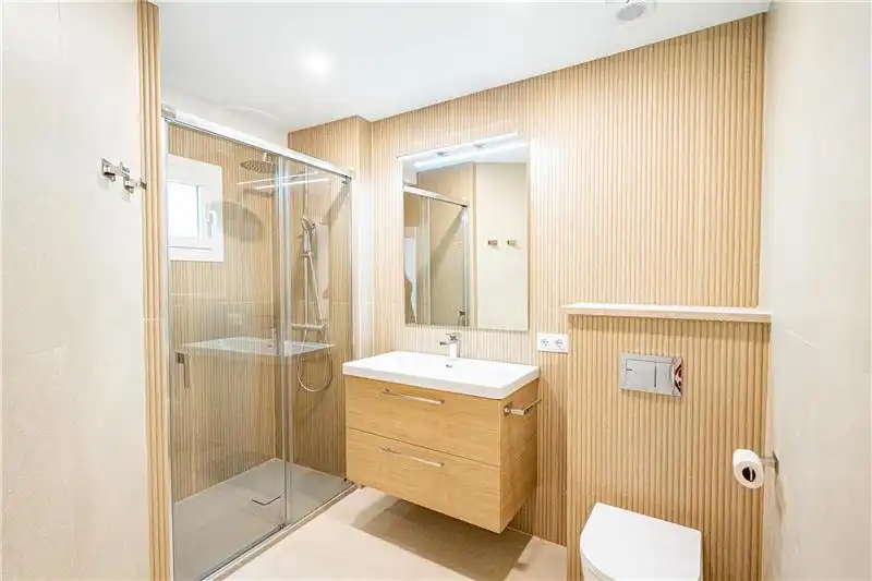 Bathroom of Flat for rent in  Palma de Mallorca  with Air Conditioner, Furnished and Balcony
