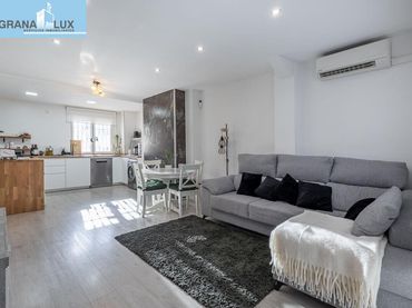 Maison mitoyenne avec balcon à vendre à Calle del Mulhacén 19
