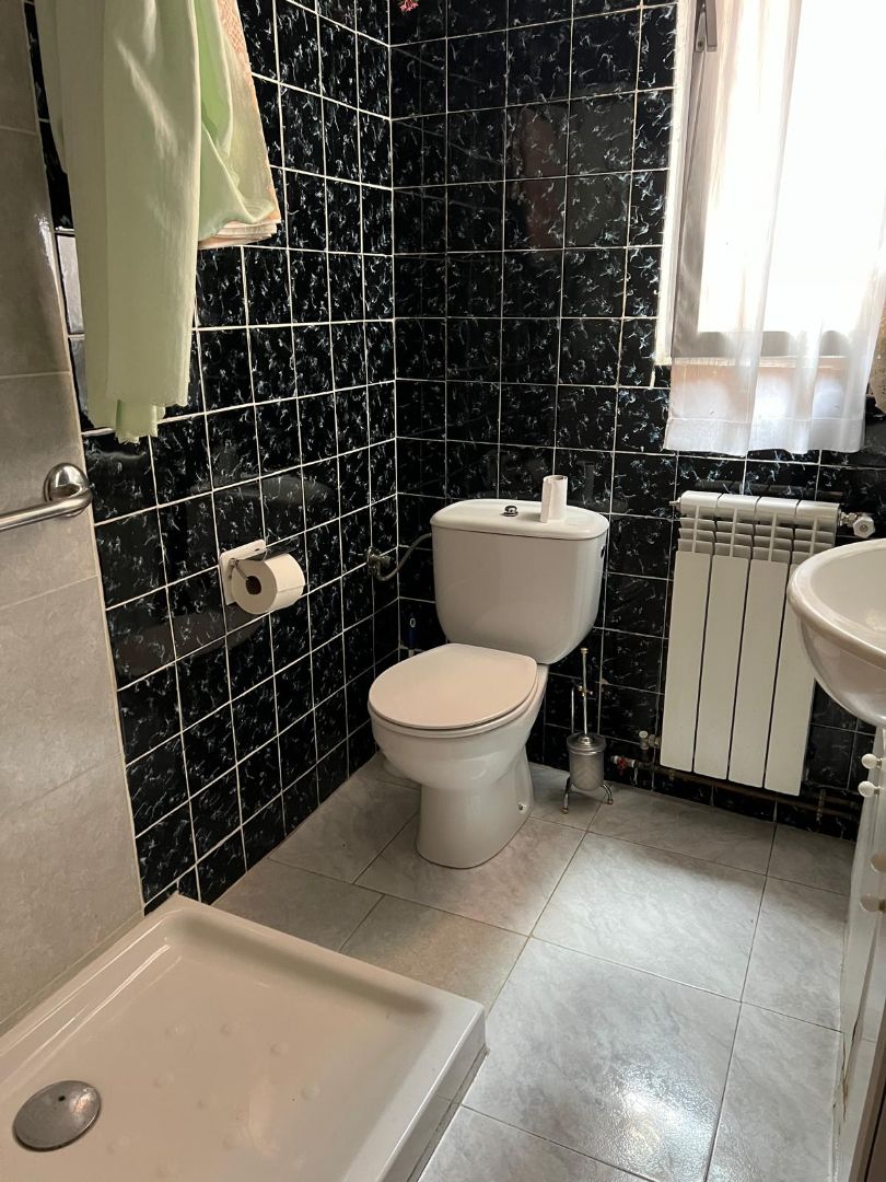 Bathroom of Flat for sale in  Logroño  with Heating, Furnished and Oven