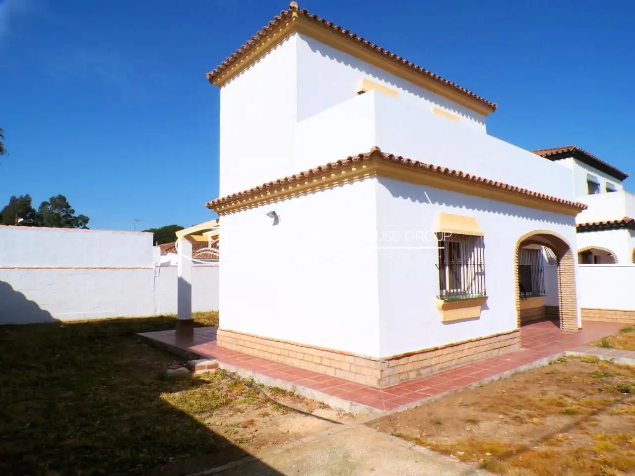 Vista exterior de Casa o xalet en venda en Chiclana de la Frontera amb Jardí privat
