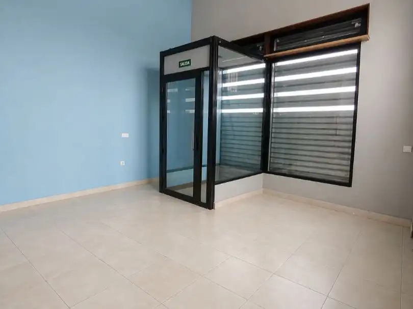 Local de alquiler en Valencina de la Concepción con Aire acondicionado