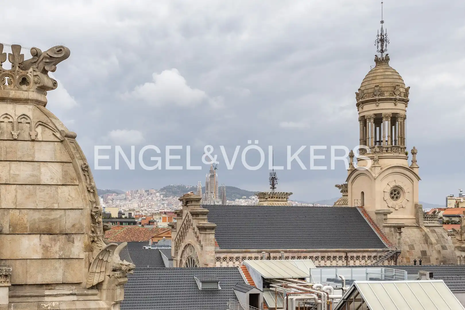 Außenansicht von Wohnung zum Verkauf in Barcelona mit Klimaanlage, Heizung und Terrasse