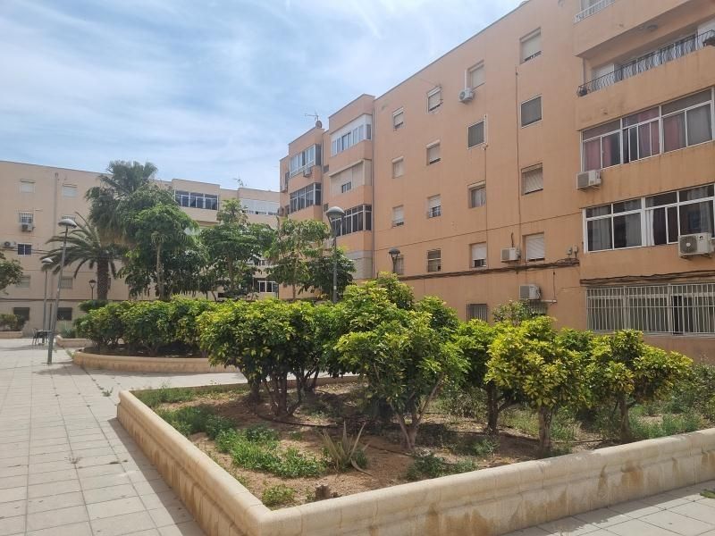 Vista exterior de Piso en venta en  Almería Capital