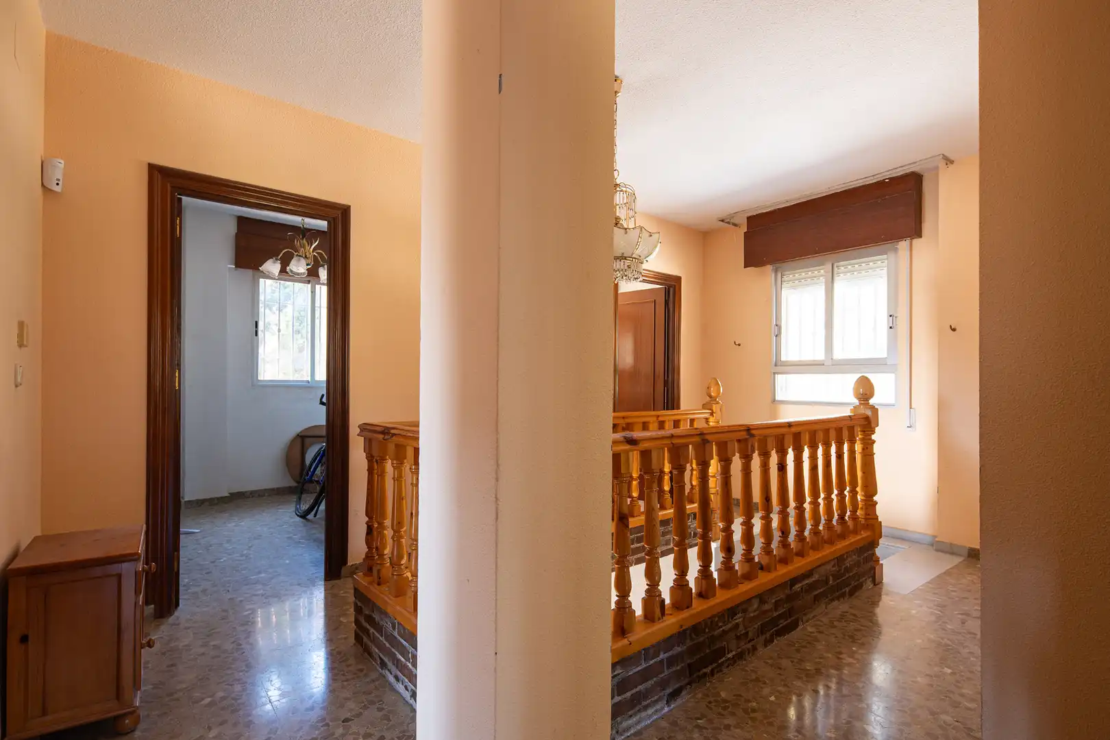 Einfamilien-Reihenhaus zum Verkauf in Granada mit Klimaanlage, Privatgarten und Terrasse